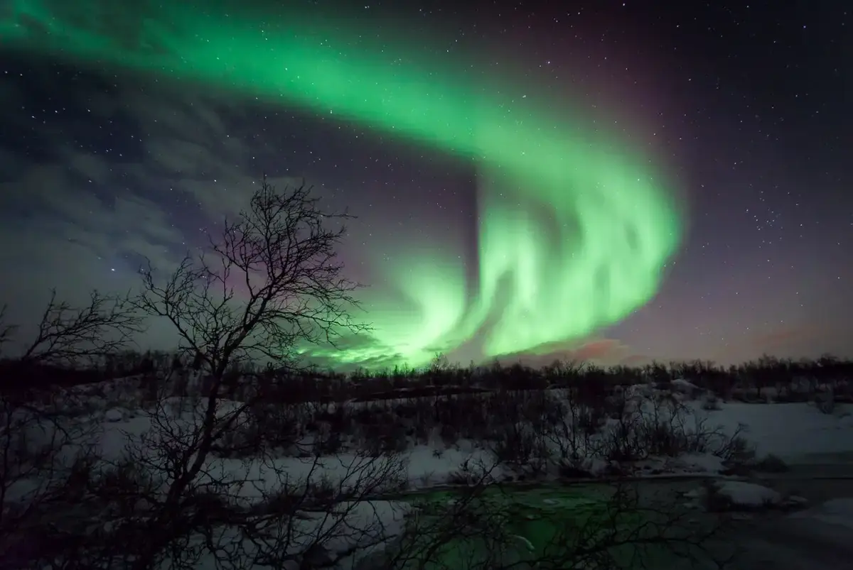 Nordlys over Ringvassøya i Tromsø kommune