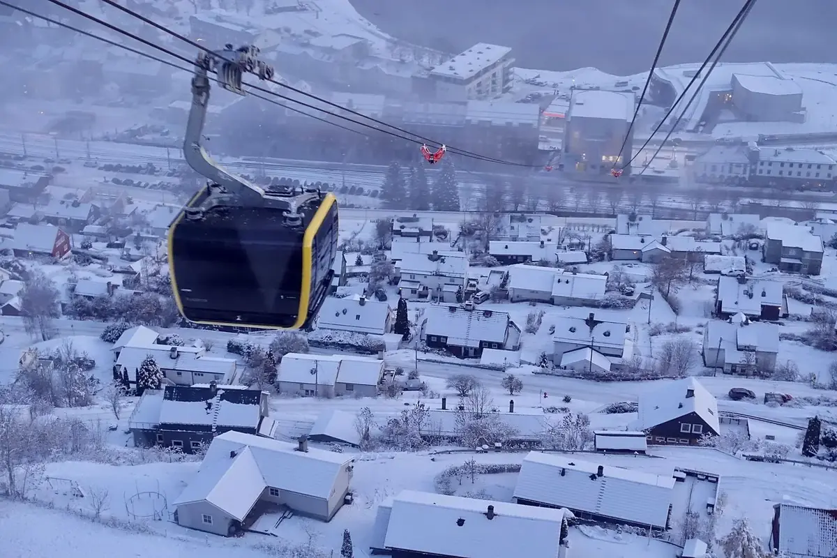 Snødekte Vossevangen sett fra Voss Gondol, november 2019